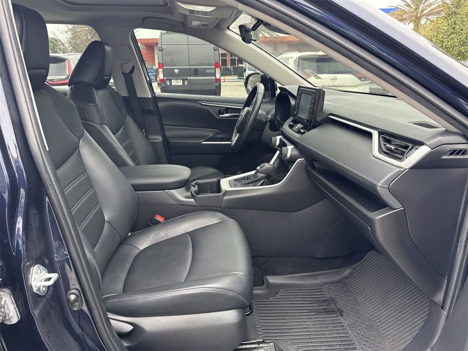 Thumbnail: 2022 Toyota RAV4 - 17