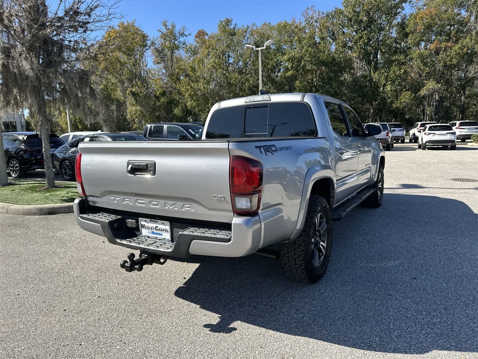 Thumbnail: 2018 Toyota Tacoma - 6