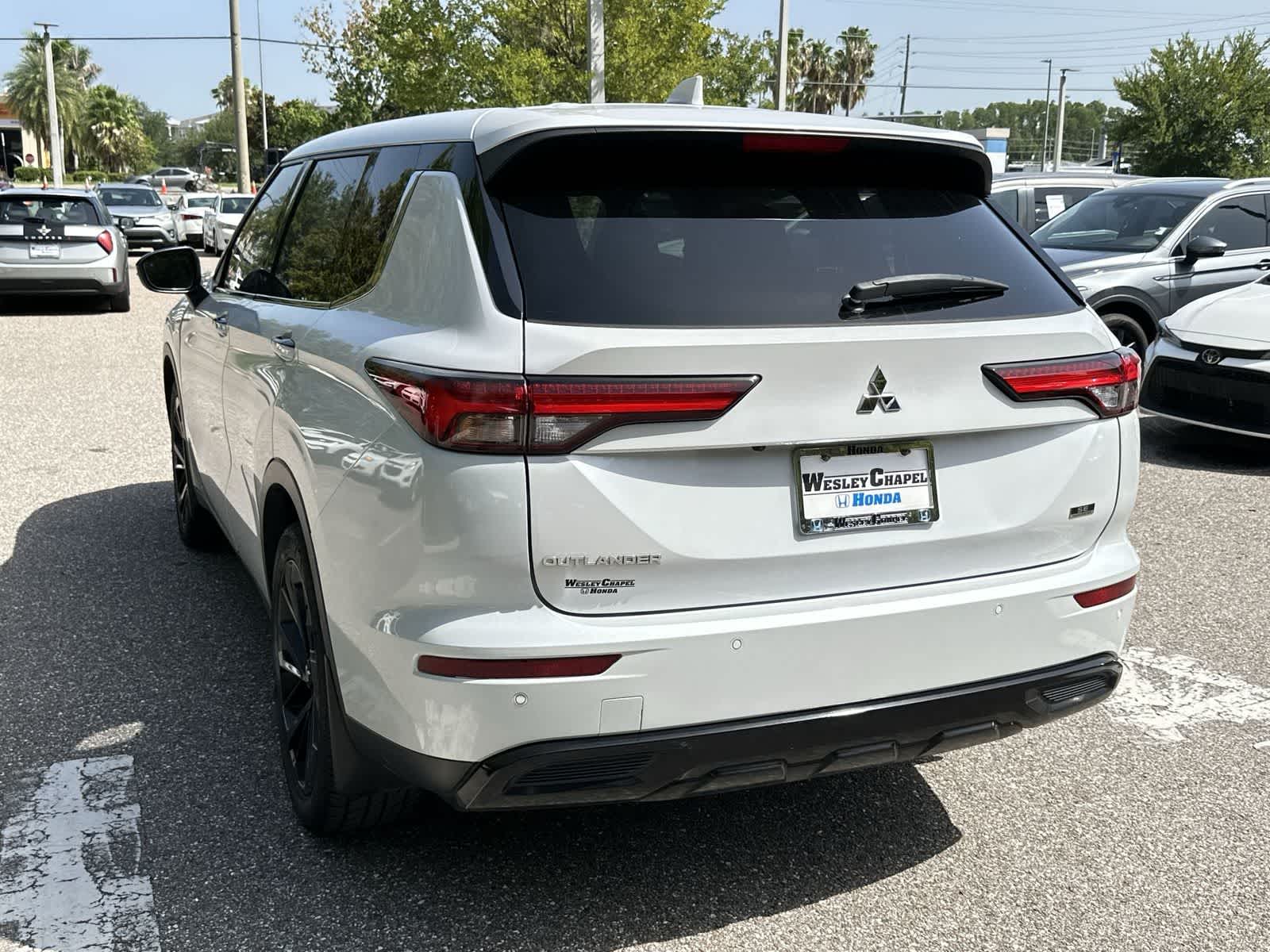 Thumbnail: 2023 Mitsubishi Outlander - 4