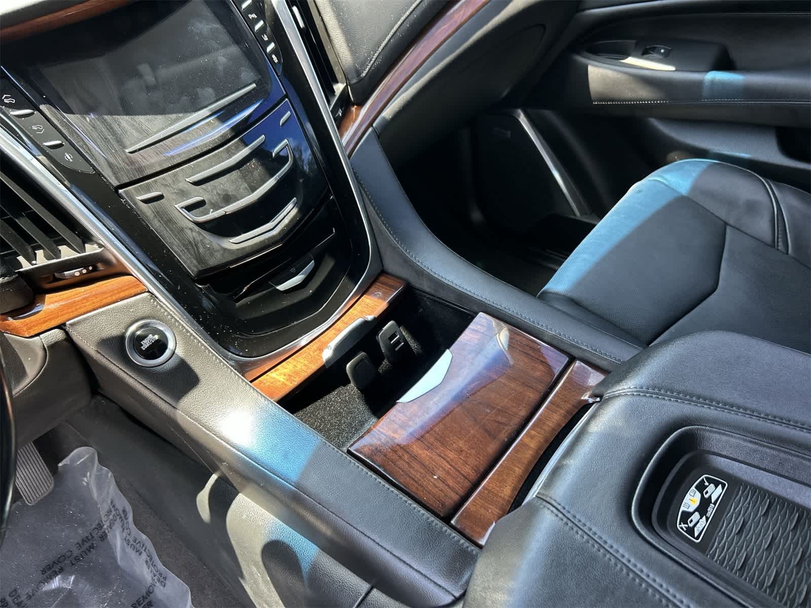 Thumbnail: 2015 Cadillac Escalade - 19