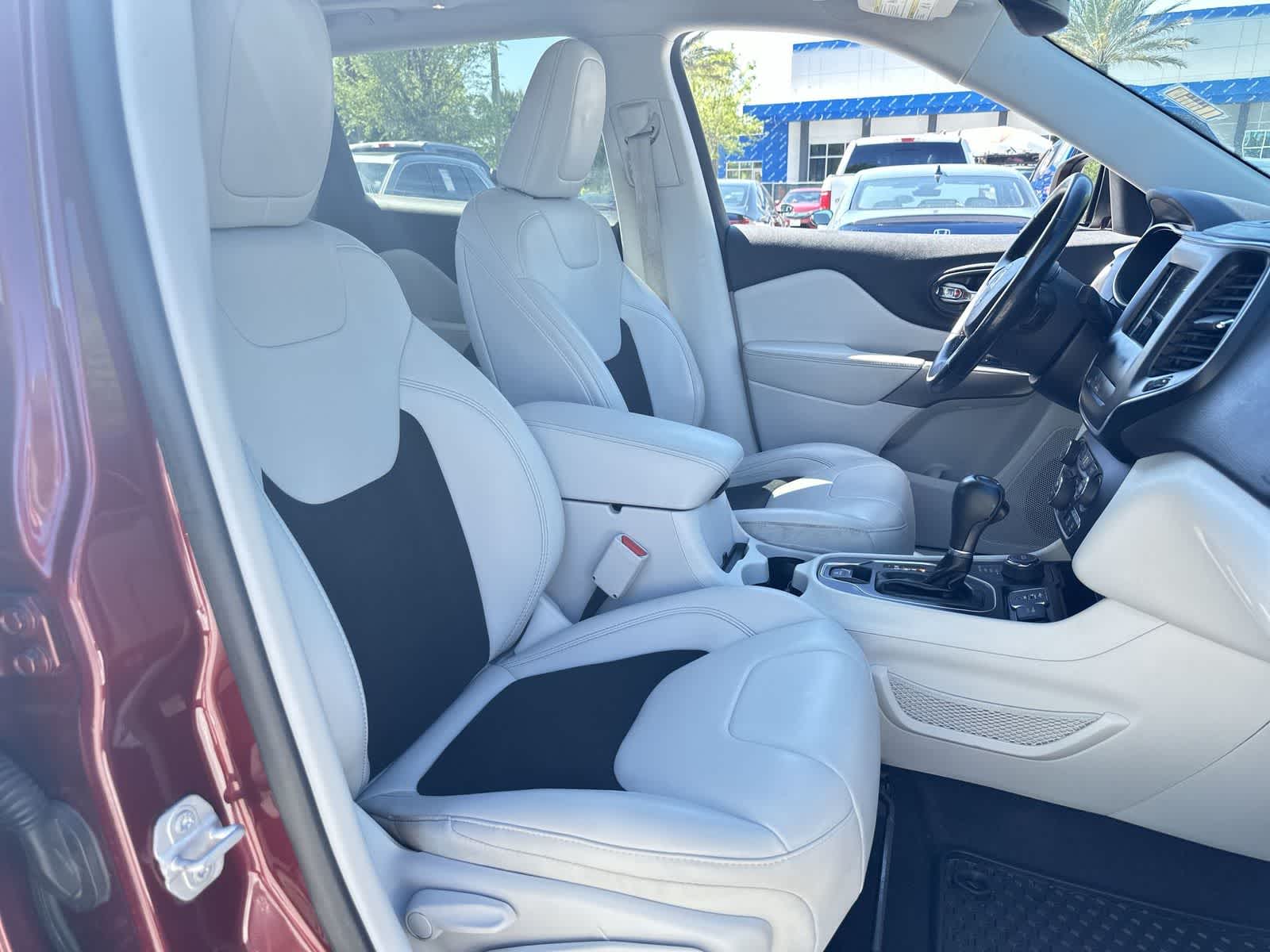 Thumbnail: 2020 Jeep Cherokee - 20