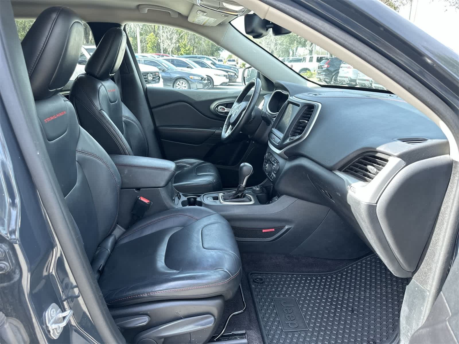 Thumbnail: 2016 Jeep Cherokee - 17