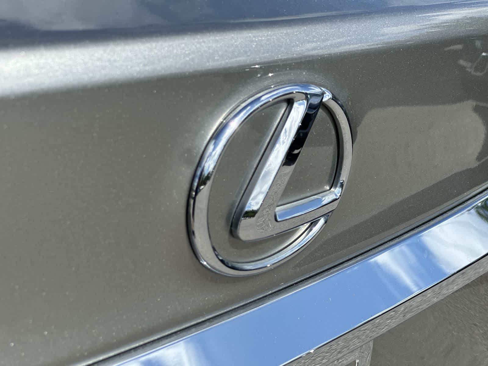 Thumbnail: 2016 Lexus ES - 10