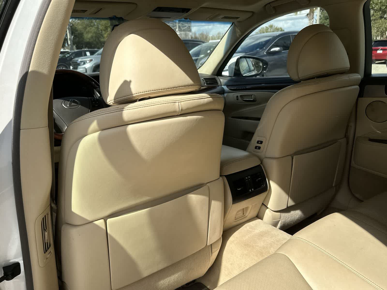 Thumbnail: 2016 Lexus LS - 14