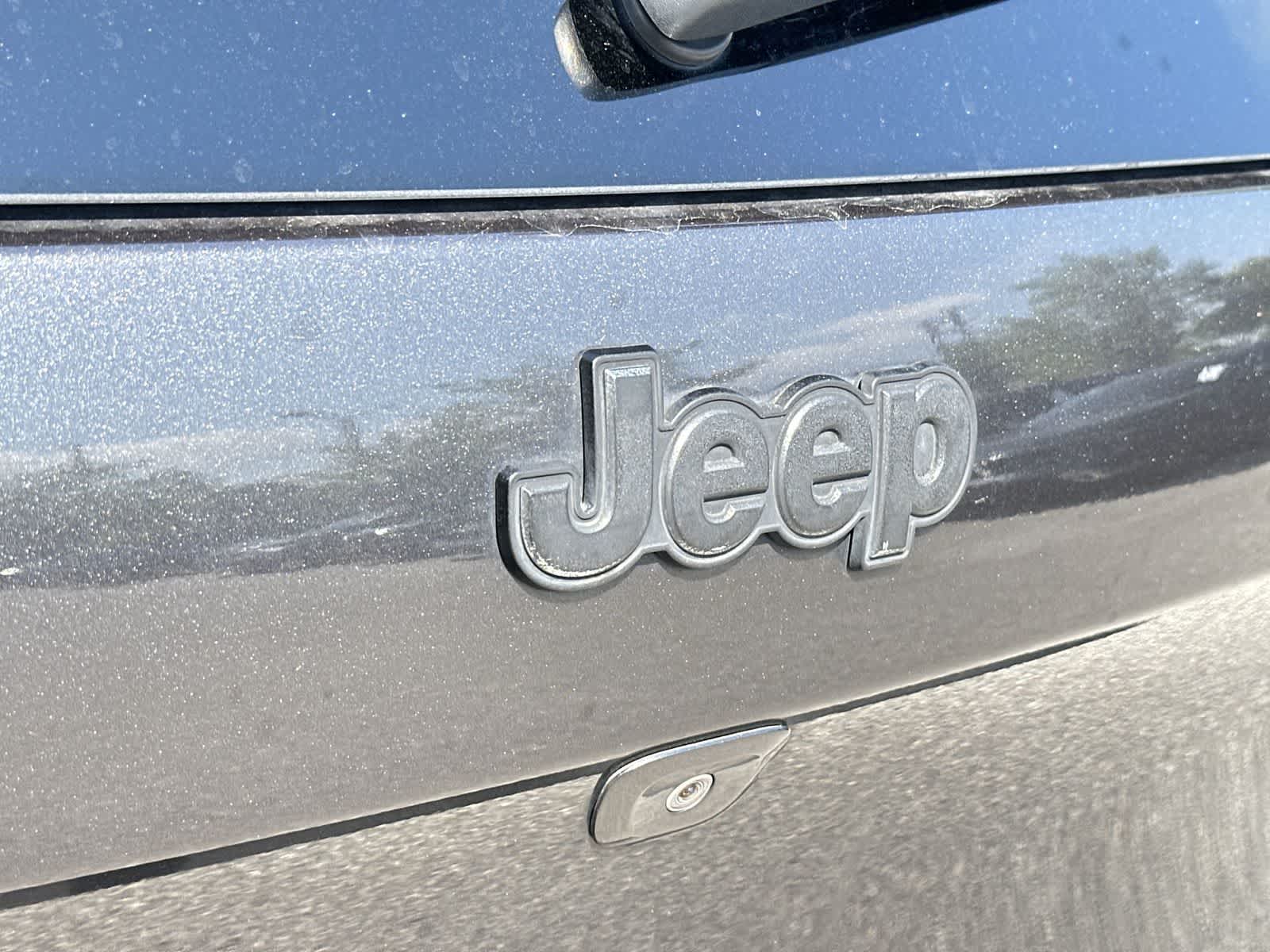 Thumbnail: 2015 Jeep Cherokee - 10