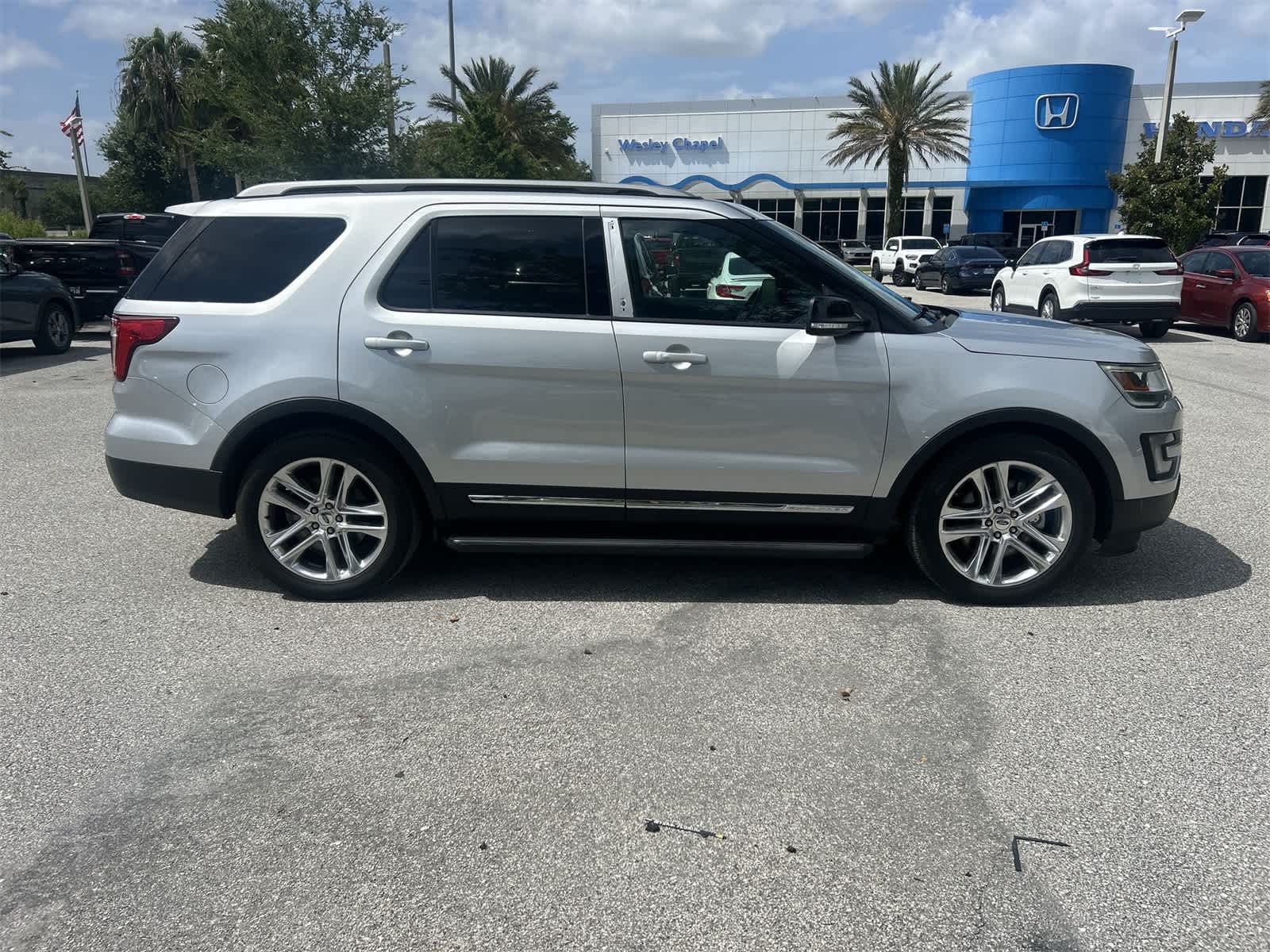 2017 Ford Explorer XLT 7