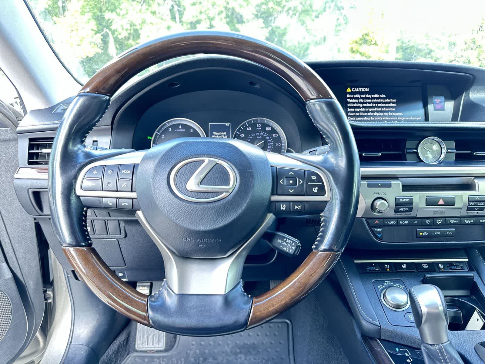 Thumbnail: 2016 Lexus ES - 18