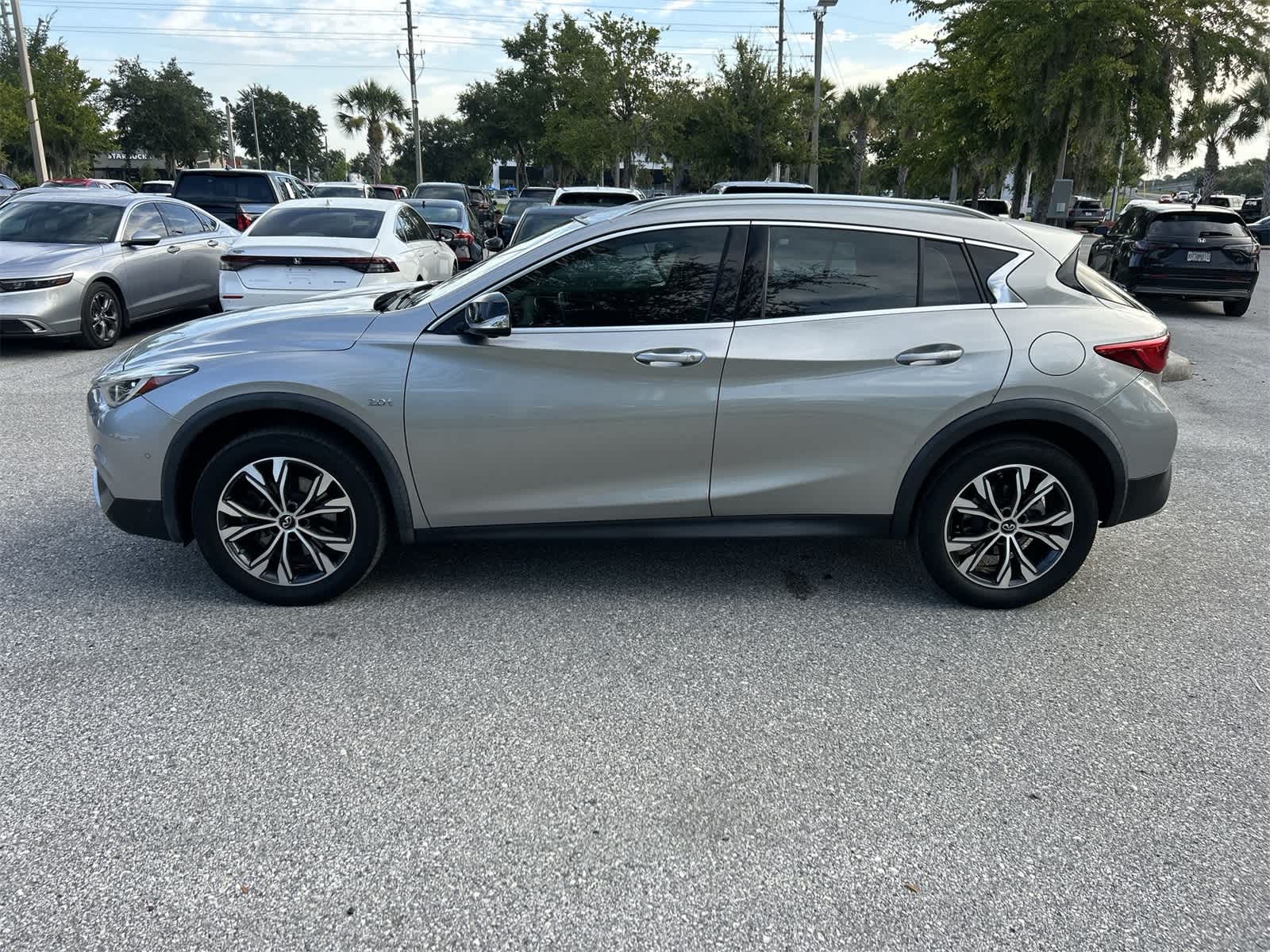 Thumbnail: 2019 INFINITI QX30 - 3