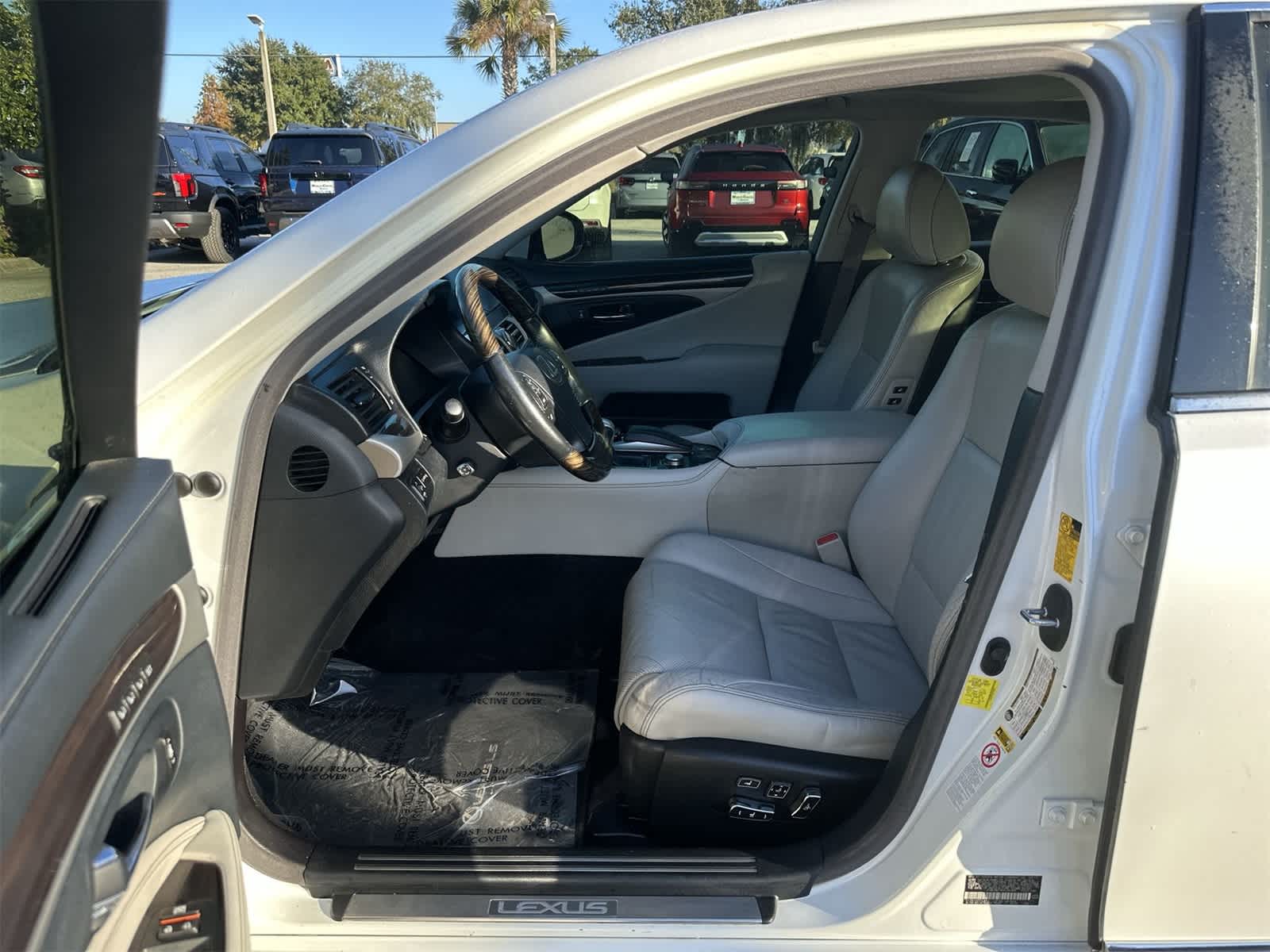 Thumbnail: 2014 Lexus LS - 2