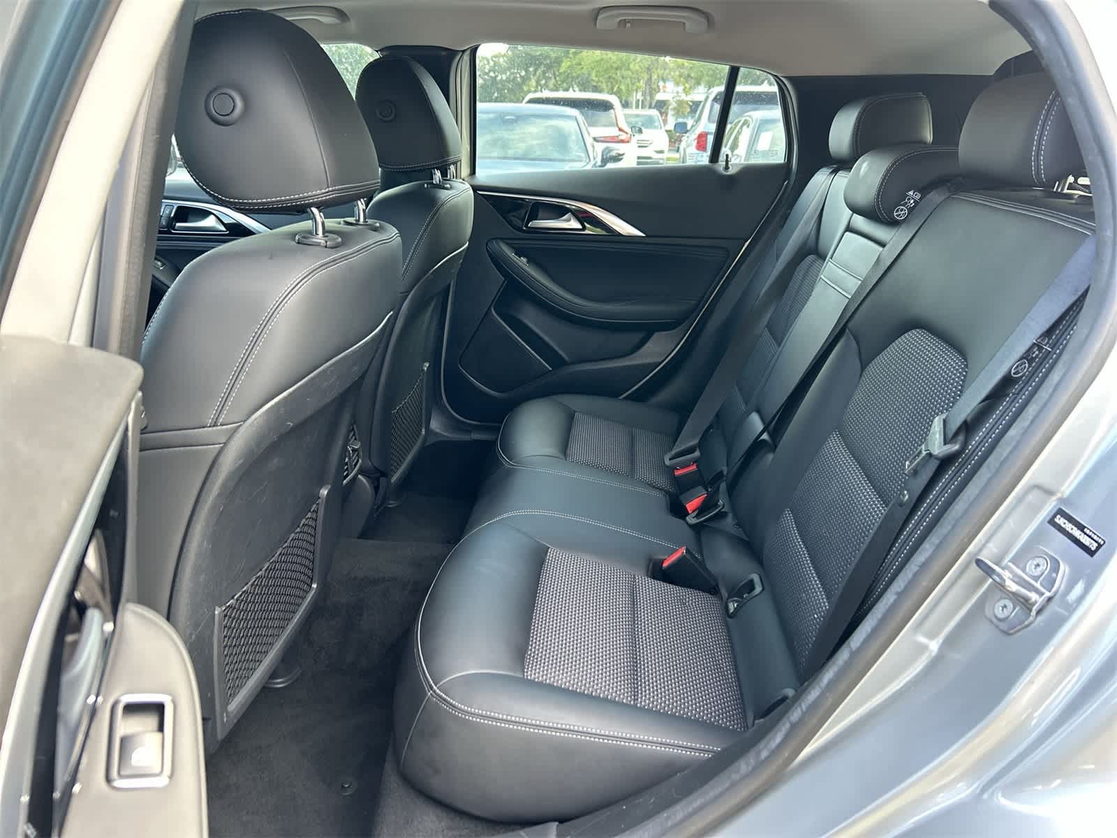 Thumbnail: 2019 INFINITI QX30 - 15