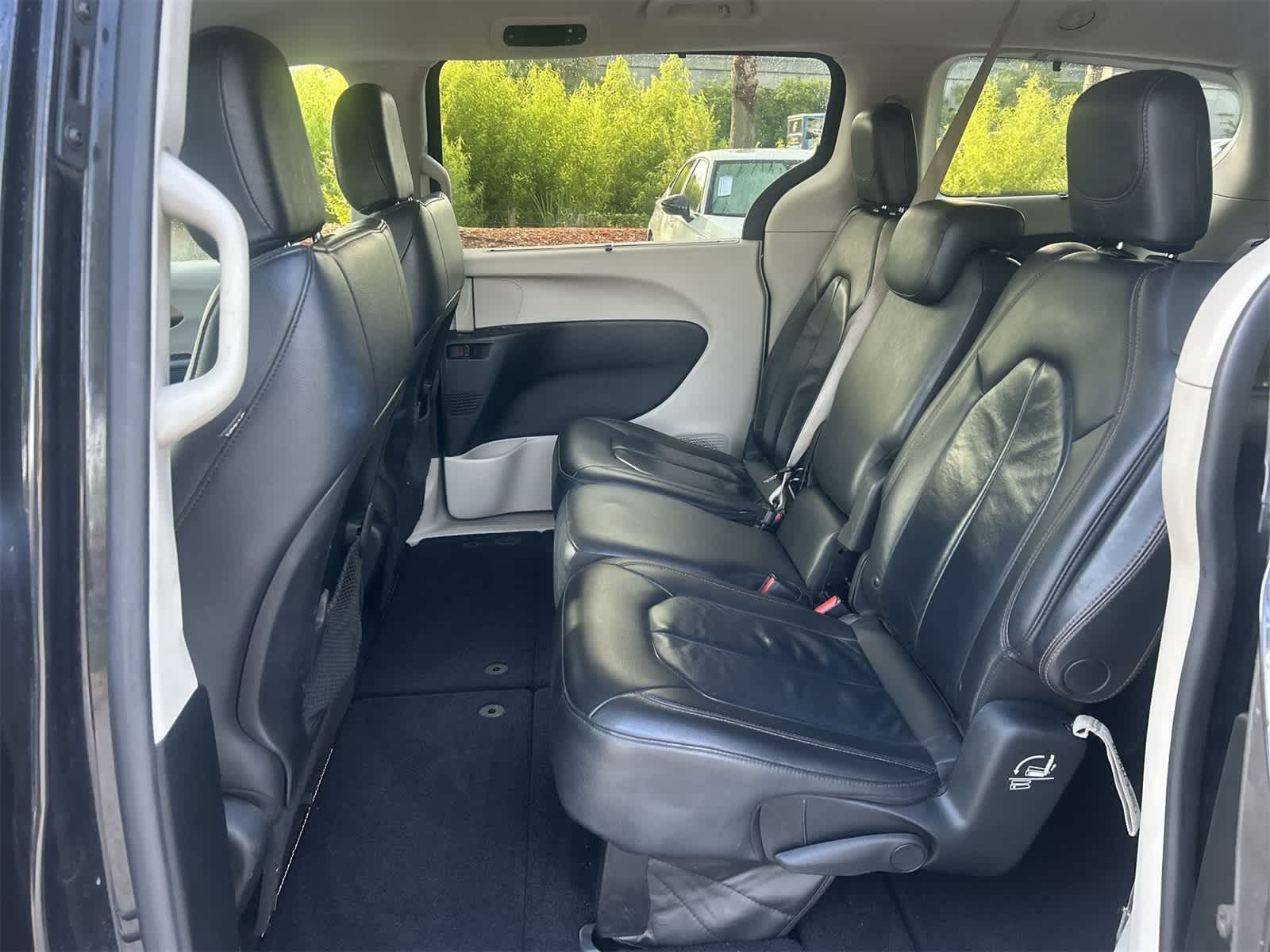 Thumbnail: 2017 Chrysler Pacifica - 15
