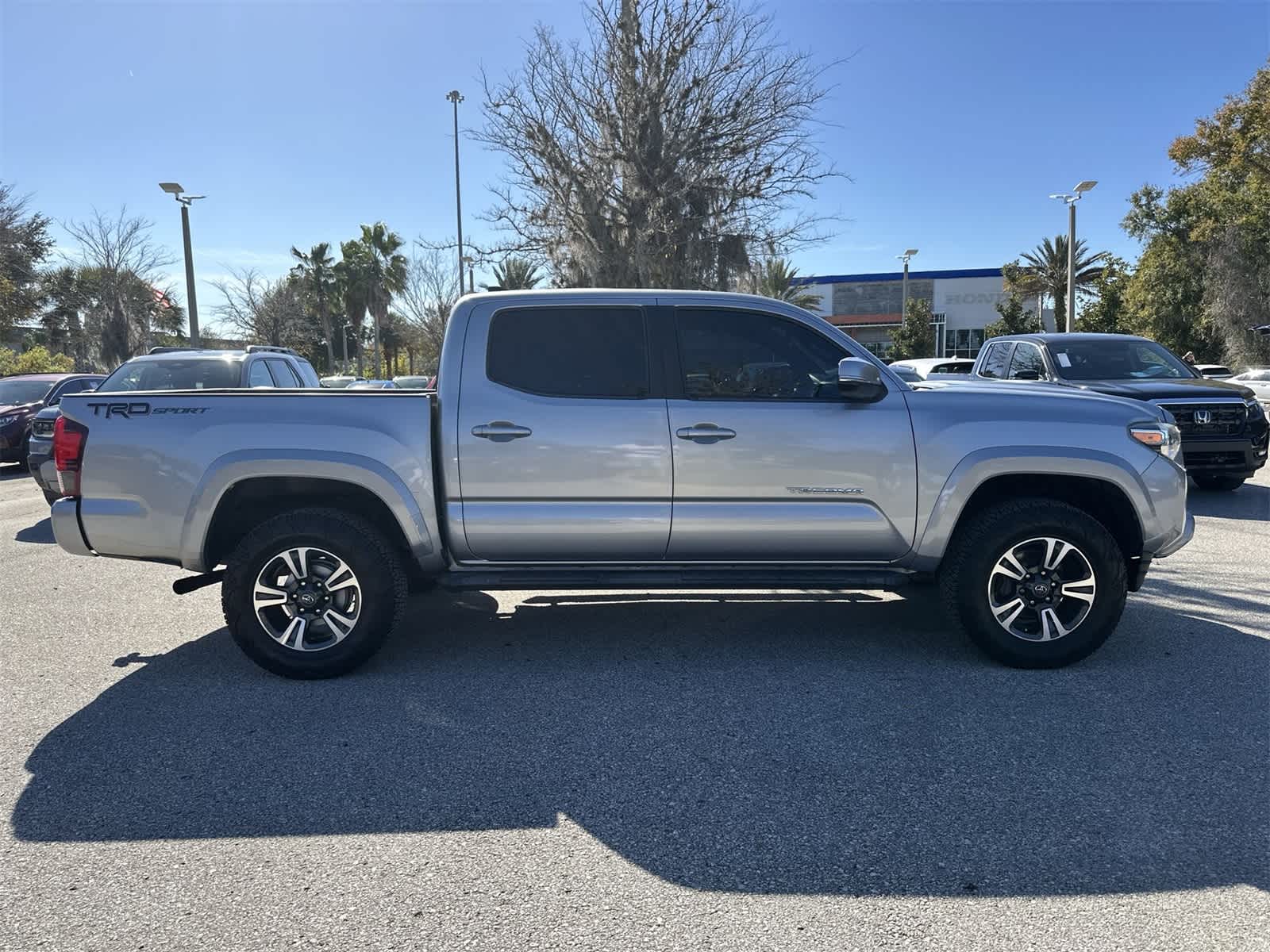Thumbnail: 2018 Toyota Tacoma - 7