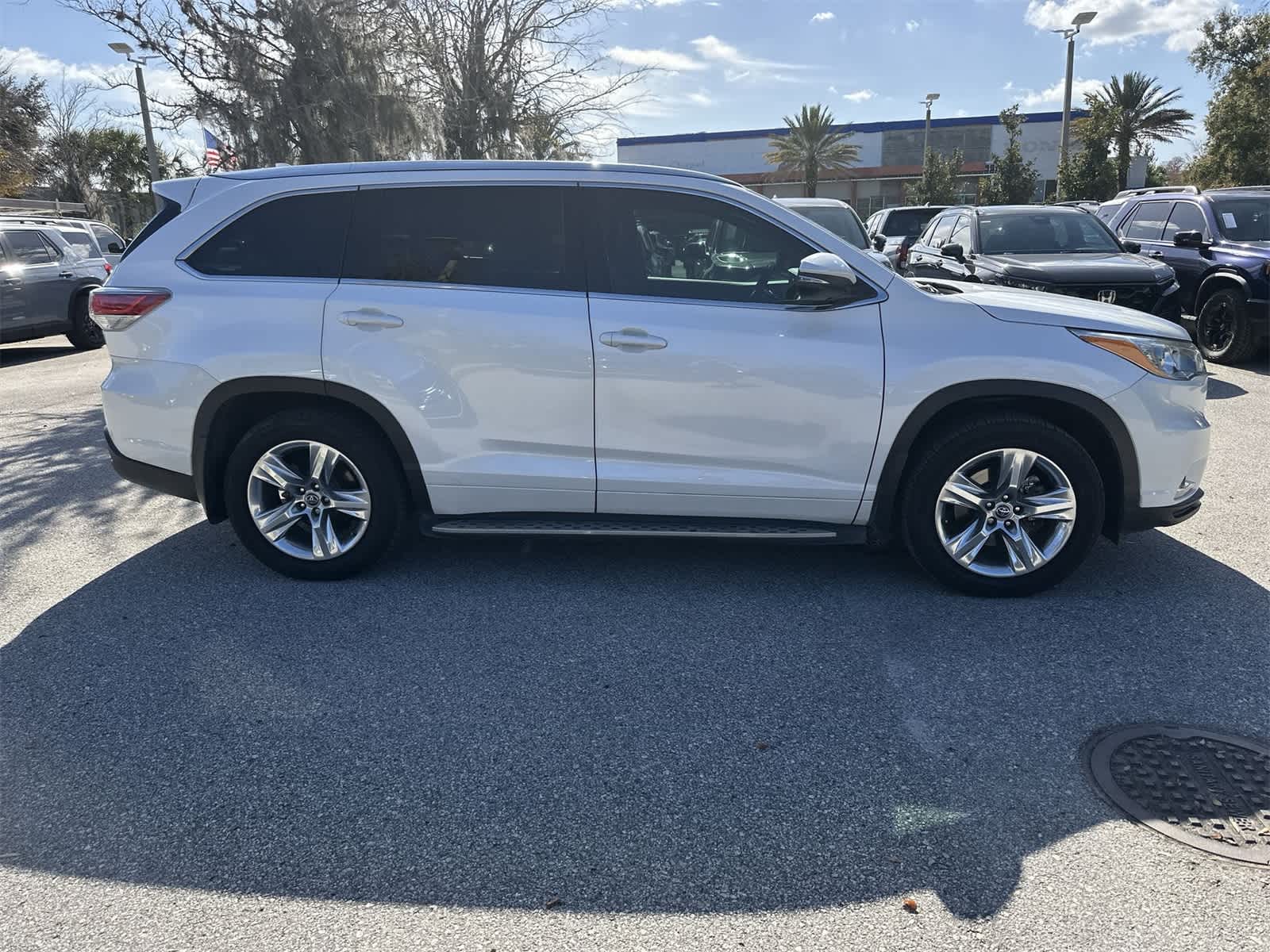 Thumbnail: 2016 Toyota Highlander - 7