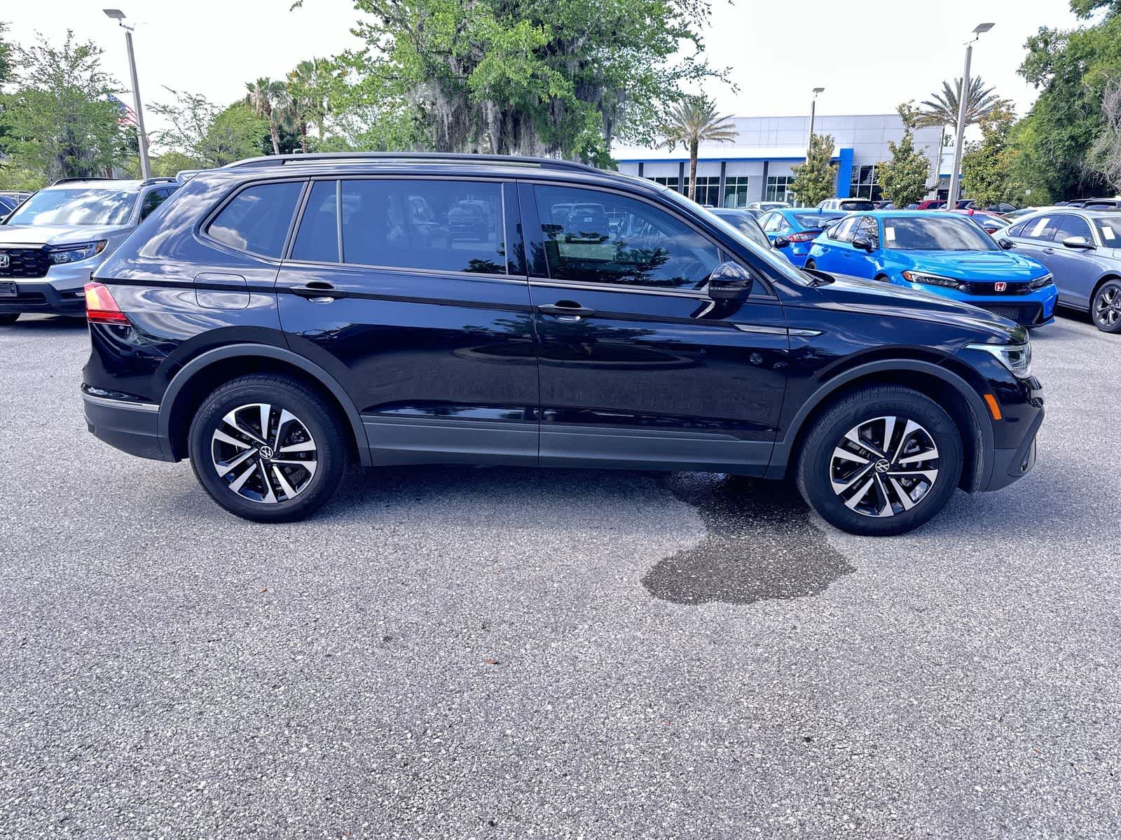 Thumbnail: 2023 Volkswagen Tiguan - 7