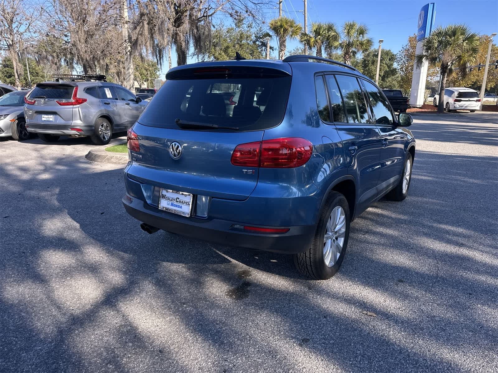 Thumbnail: 2018 Volkswagen Tiguan - 6