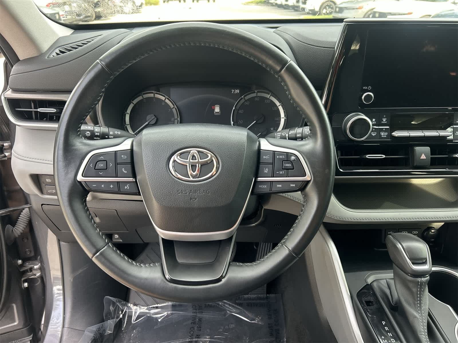 Thumbnail: 2023 Toyota Highlander - 18