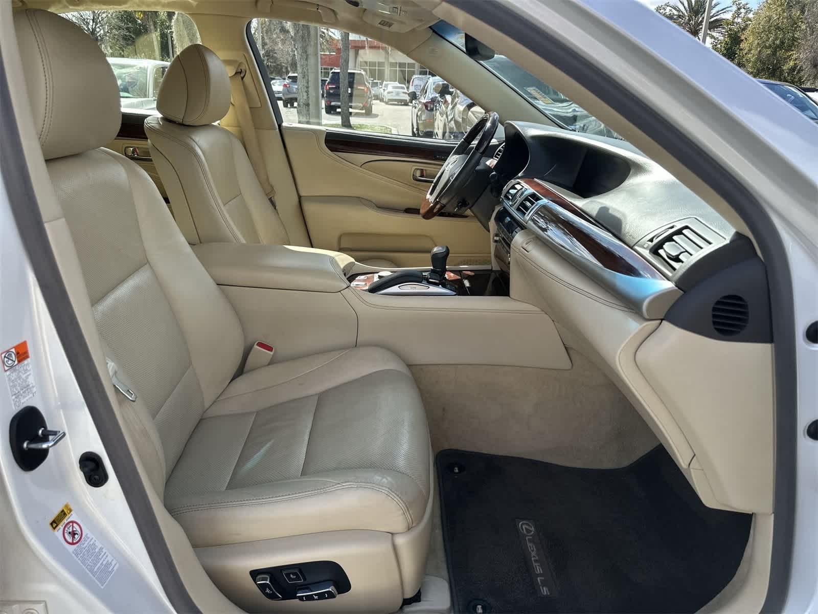 Thumbnail: 2016 Lexus LS - 17