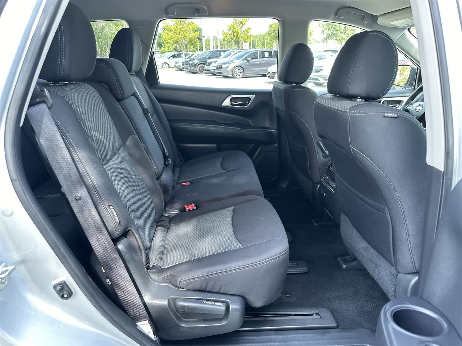 Thumbnail: 2019 Nissan Pathfinder - 16