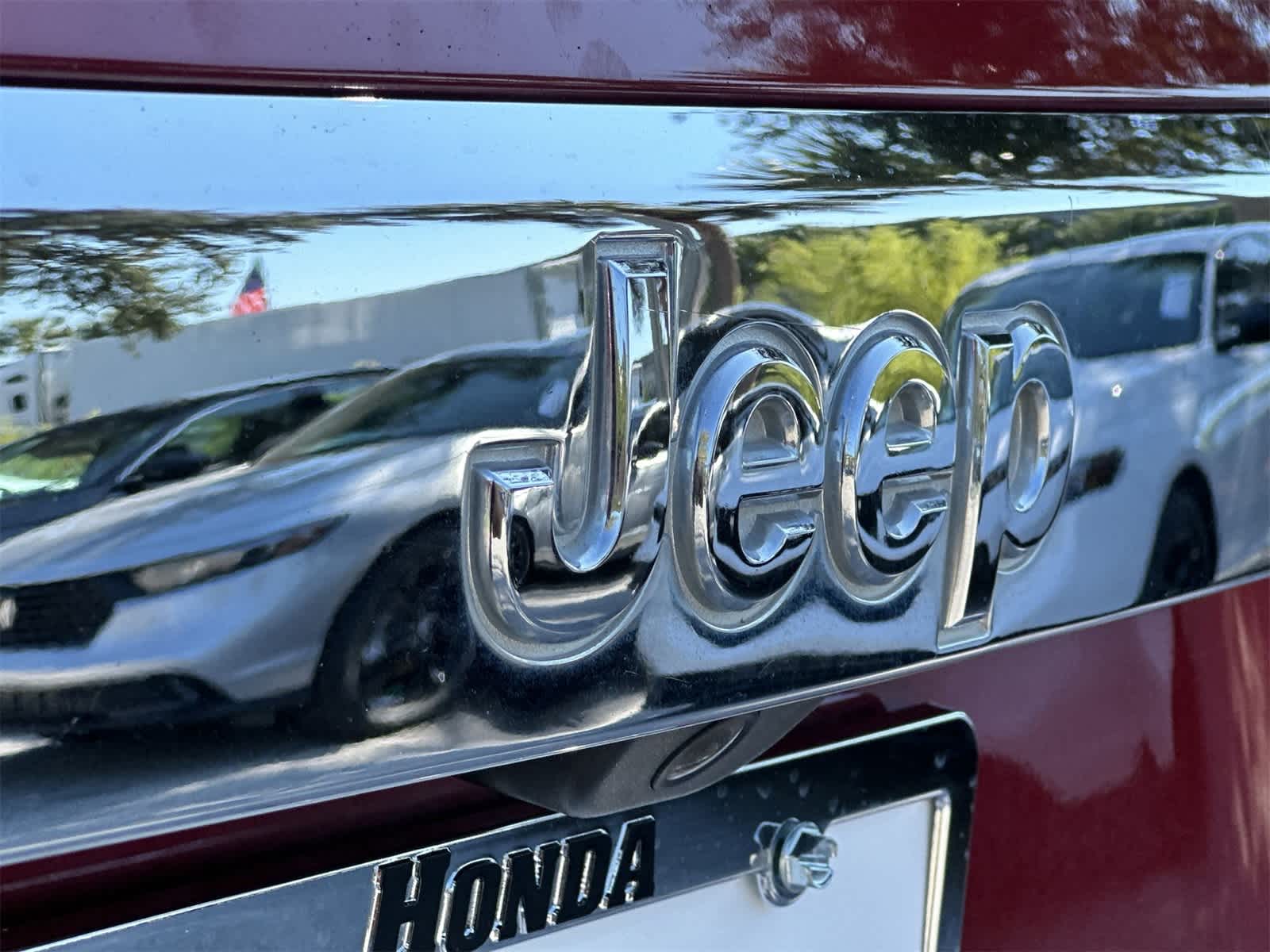 Thumbnail: 2012 Jeep Grand Cherokee - 10