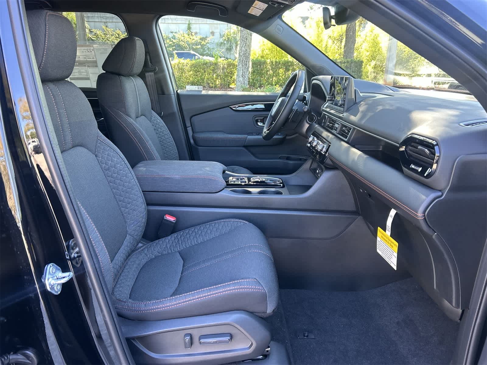 Thumbnail: 2025 Honda Pilot - 17