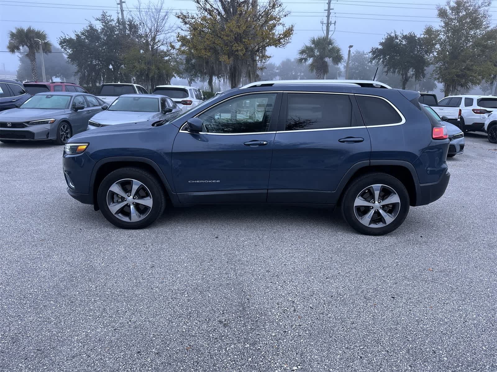 Thumbnail: 2019 Jeep Cherokee - 3