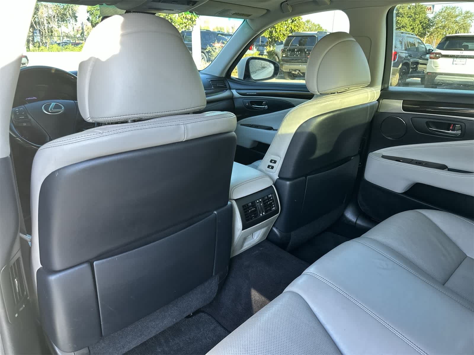 Thumbnail: 2014 Lexus LS - 14