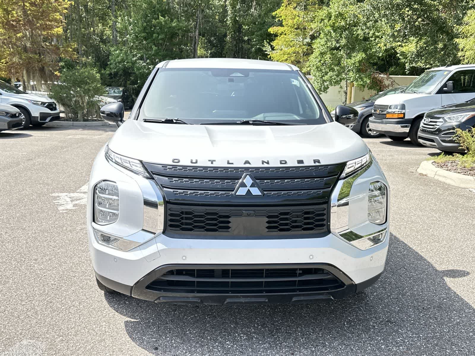 Thumbnail: 2023 Mitsubishi Outlander - 9