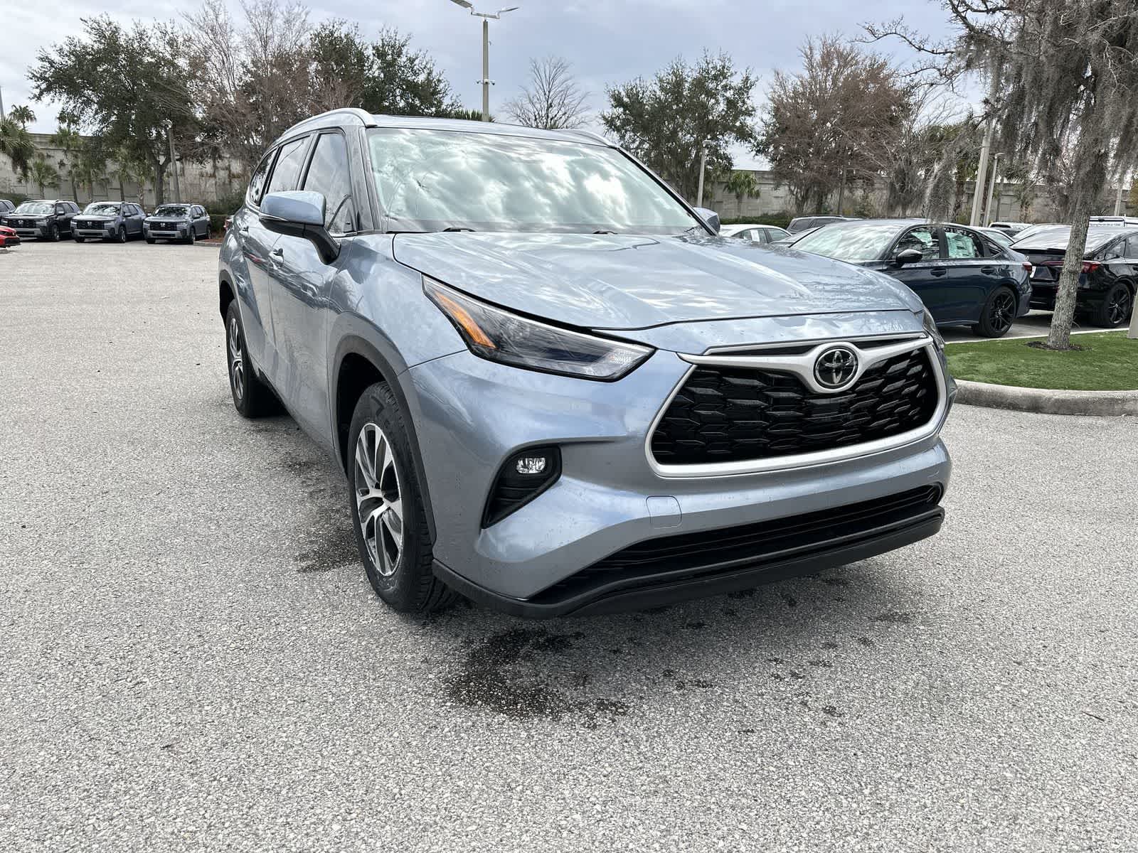 Thumbnail: 2023 Toyota Highlander - 8