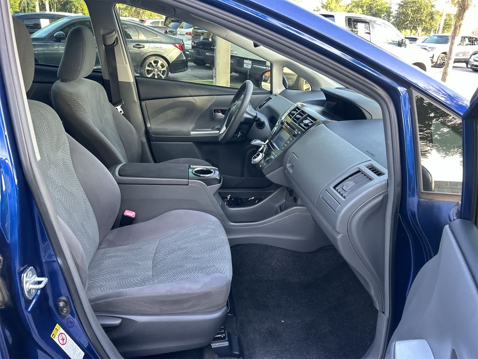 Thumbnail: 2013 Toyota Prius v - 17