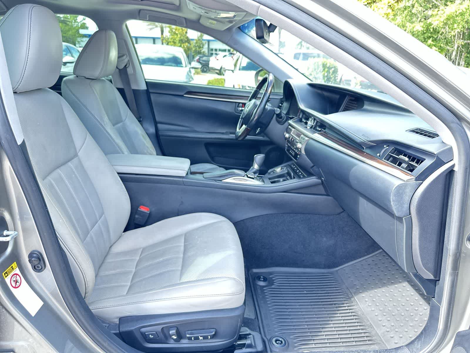 Thumbnail: 2016 Lexus ES - 17