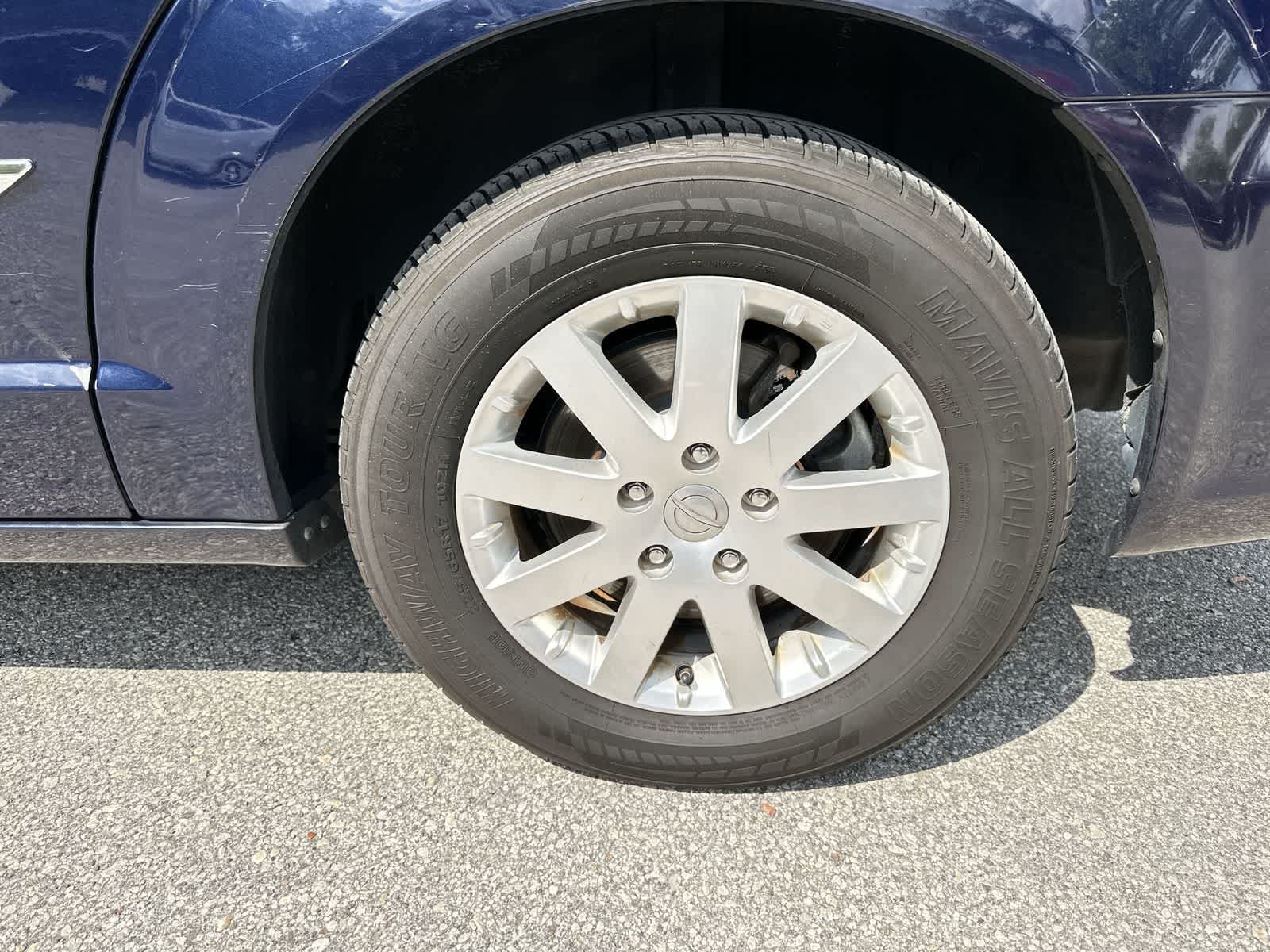 Thumbnail: 2015 Chrysler Town & Country - 12