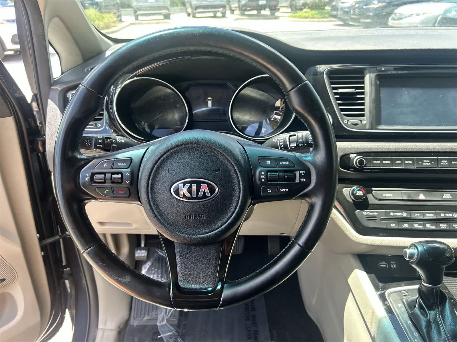 Thumbnail: 2015 Kia Sedona - 18