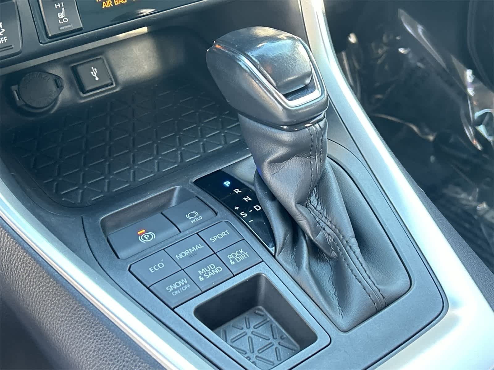 Thumbnail: 2020 Toyota RAV4 - 21
