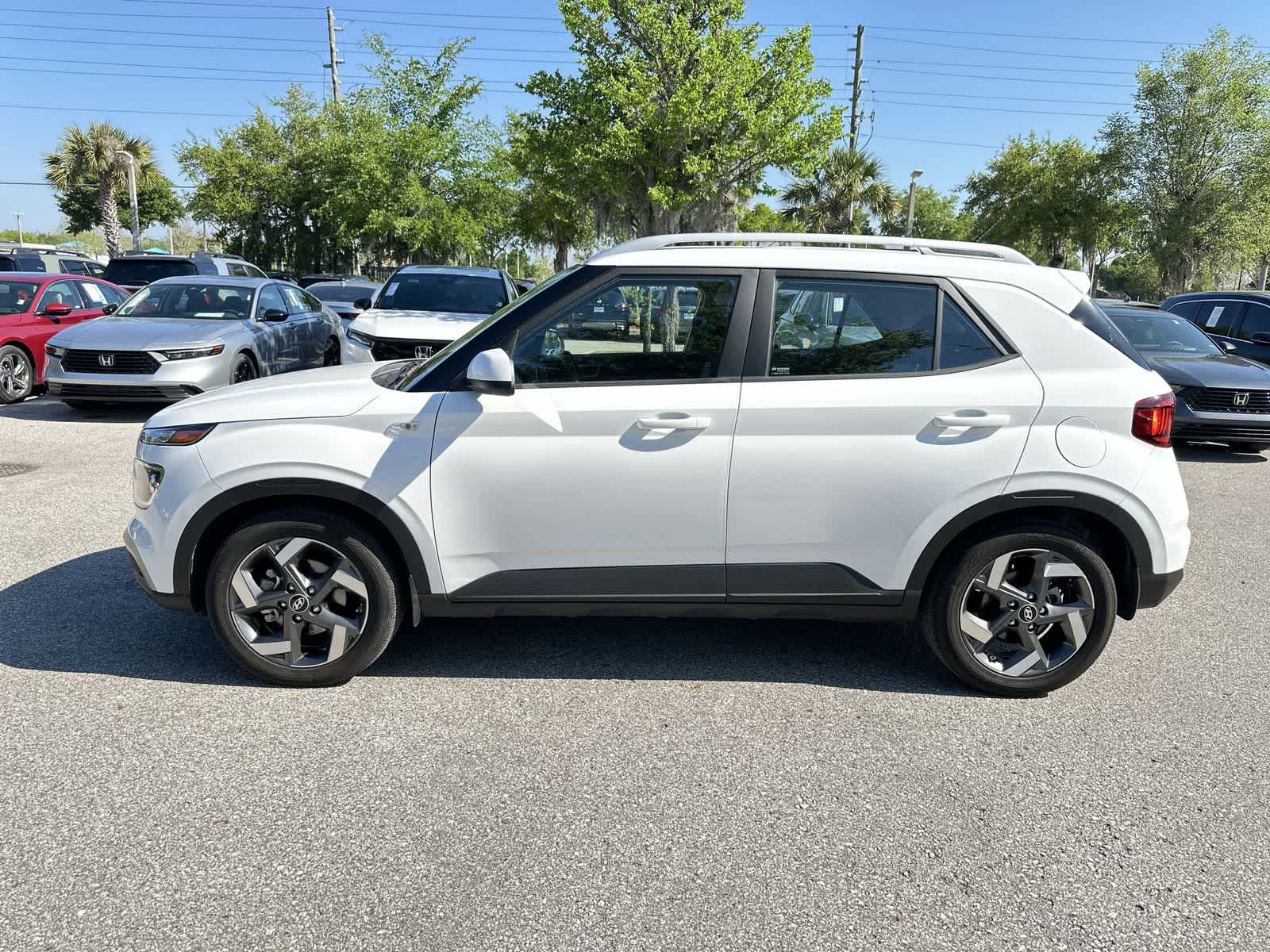 Thumbnail: 2023 Hyundai Venue - 3