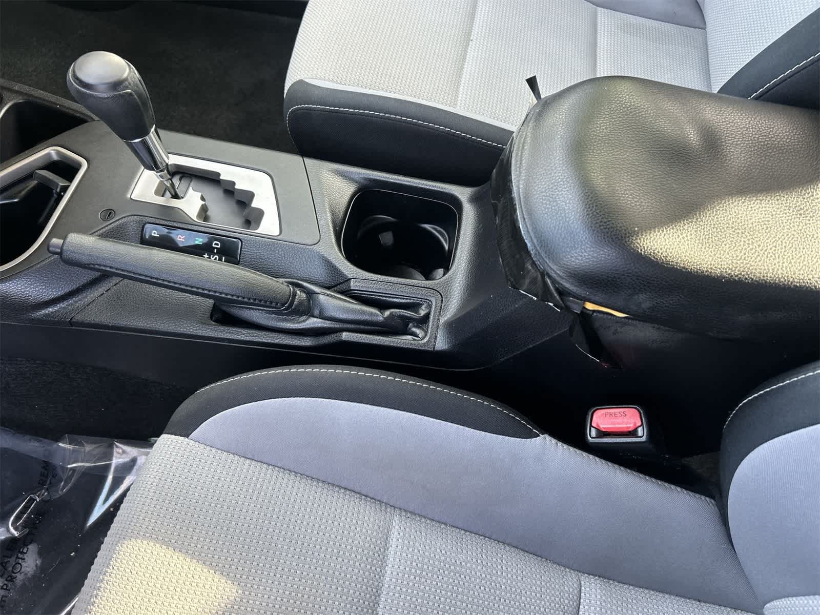 2016 Toyota RAV4 XLE 18