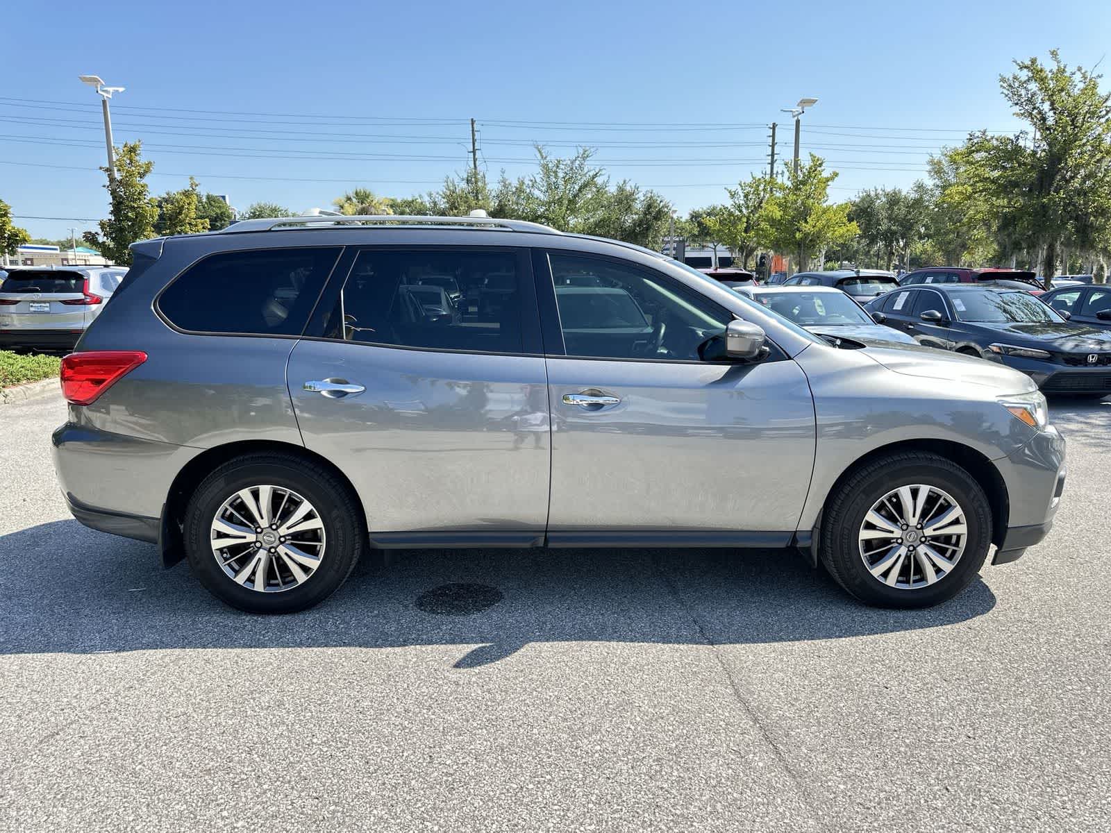 Thumbnail: 2020 Nissan Pathfinder - 7