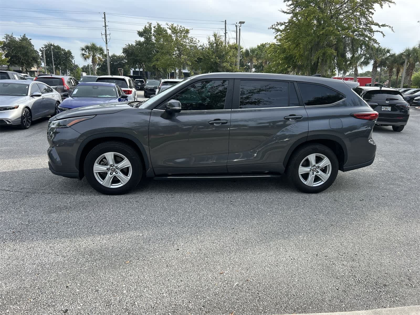 Thumbnail: 2023 Toyota Highlander - 3