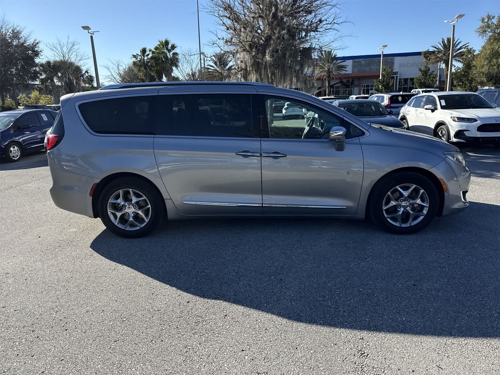 Thumbnail: 2018 Chrysler Pacifica - 7