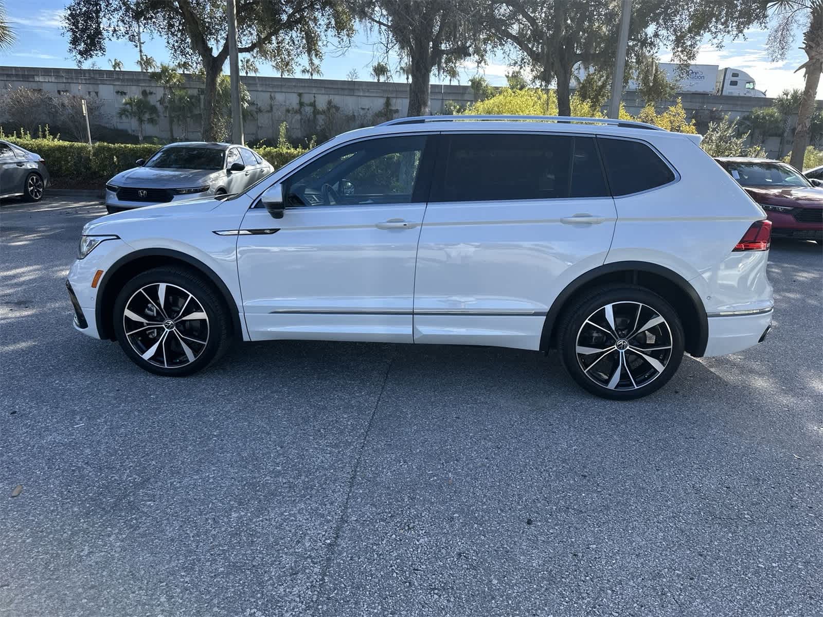 Thumbnail: 2024 Volkswagen Tiguan - 3