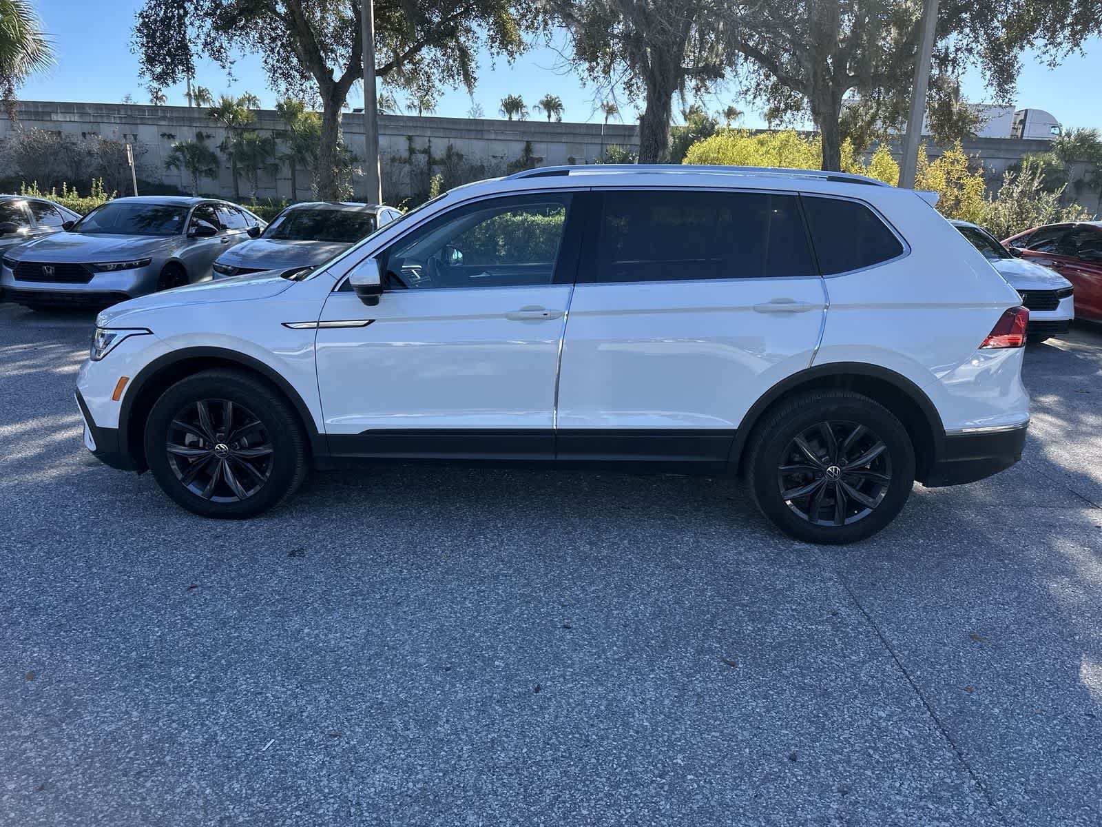 Thumbnail: 2024 Volkswagen Tiguan - 3