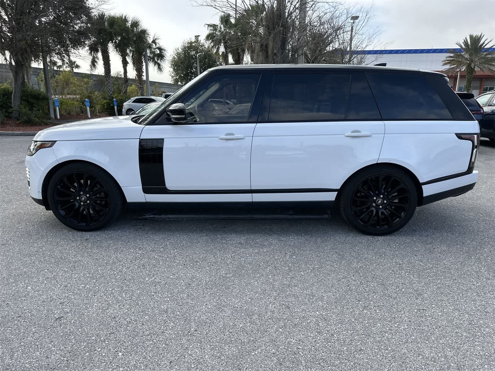 Thumbnail: 2018 Land Rover Range Rover - 3