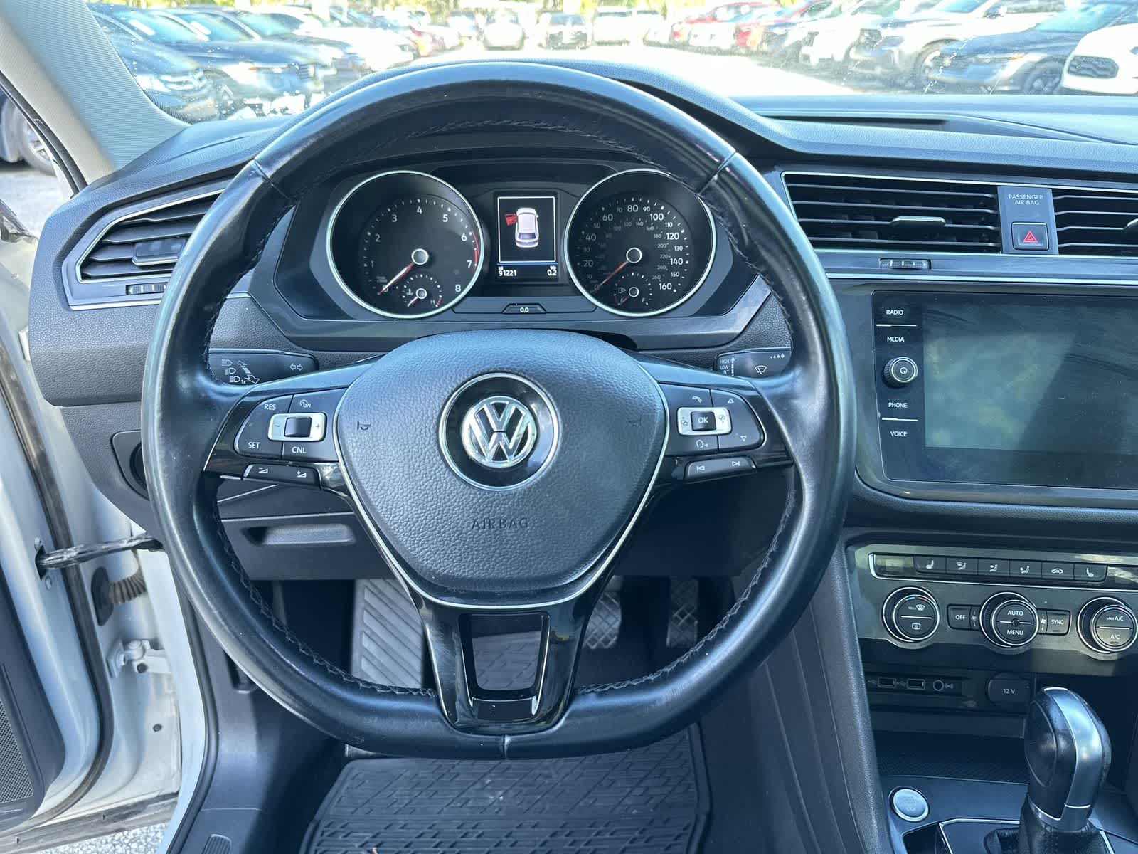 Thumbnail: 2018 Volkswagen Tiguan - 17