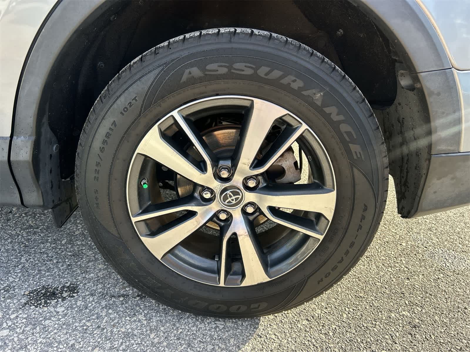 2016 Toyota RAV4 XLE 11