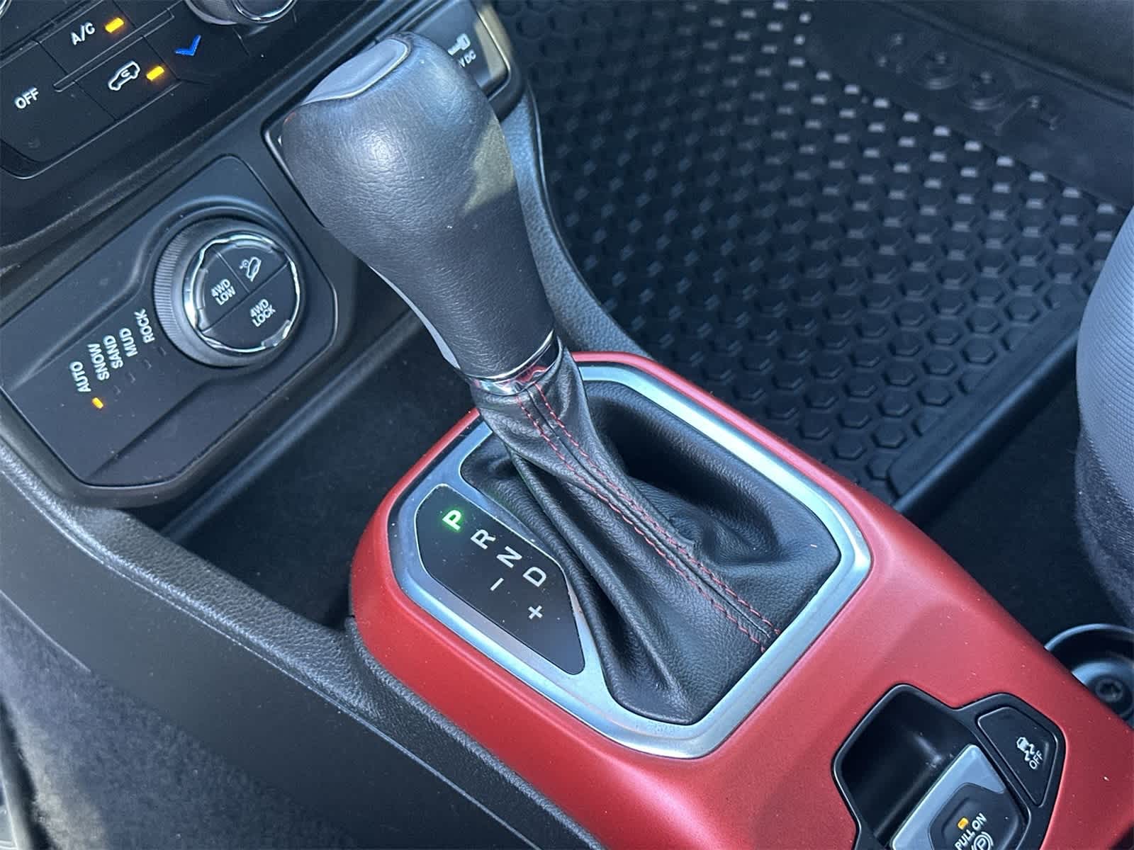 Thumbnail: 2022 Jeep Renegade - 21