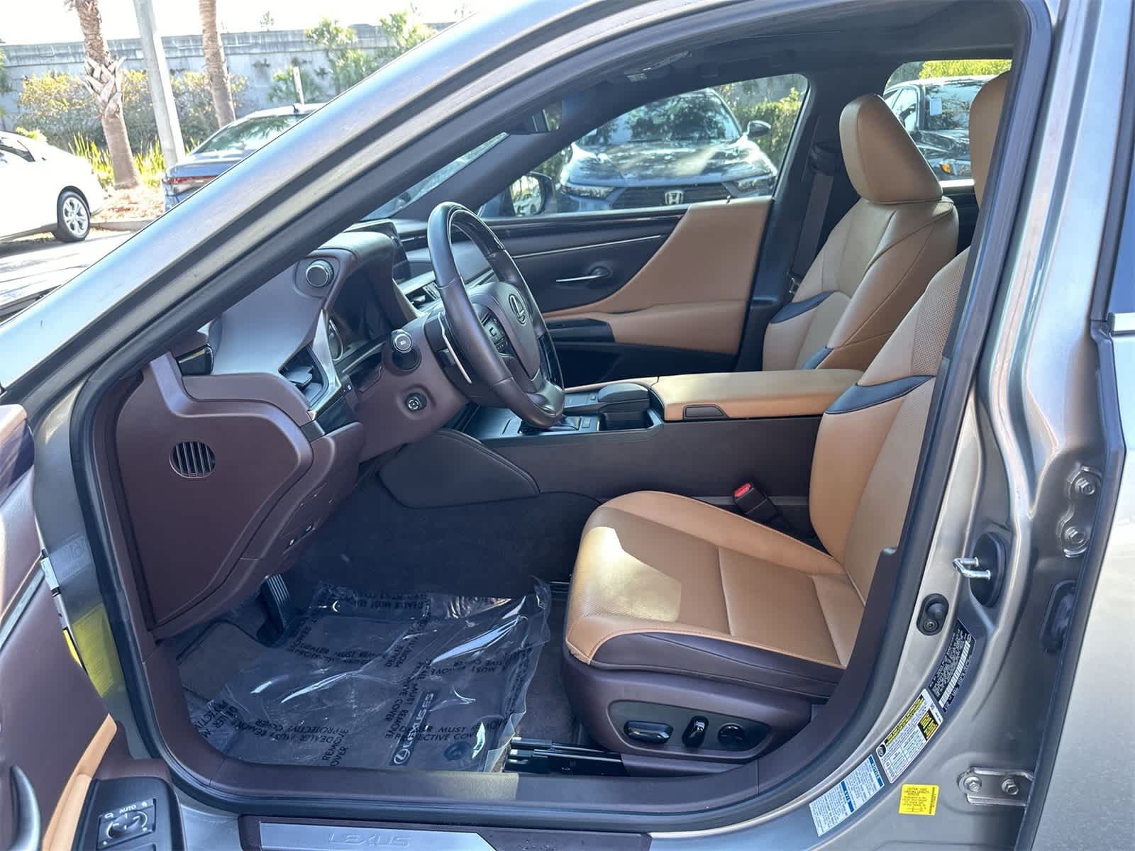 Thumbnail: 2021 Lexus ES - 2