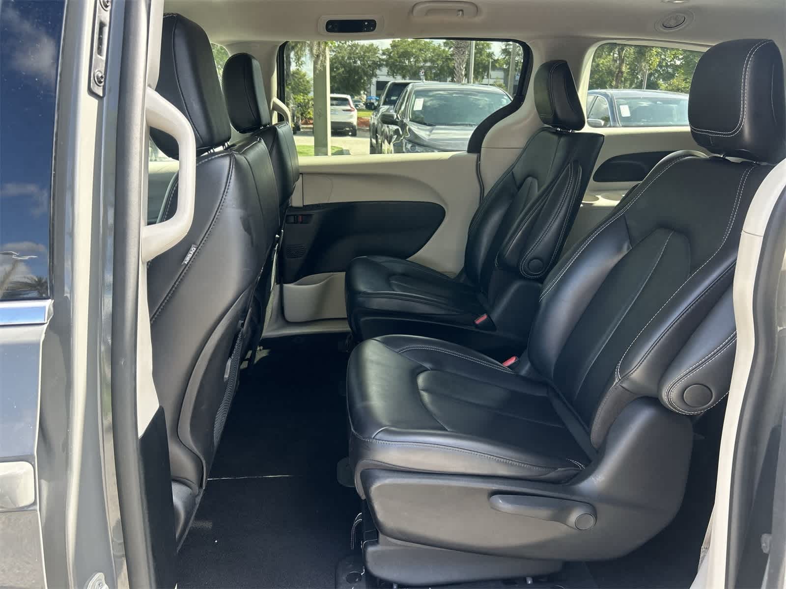 2023 Chrysler Pacifica Hybrid Touring L 14