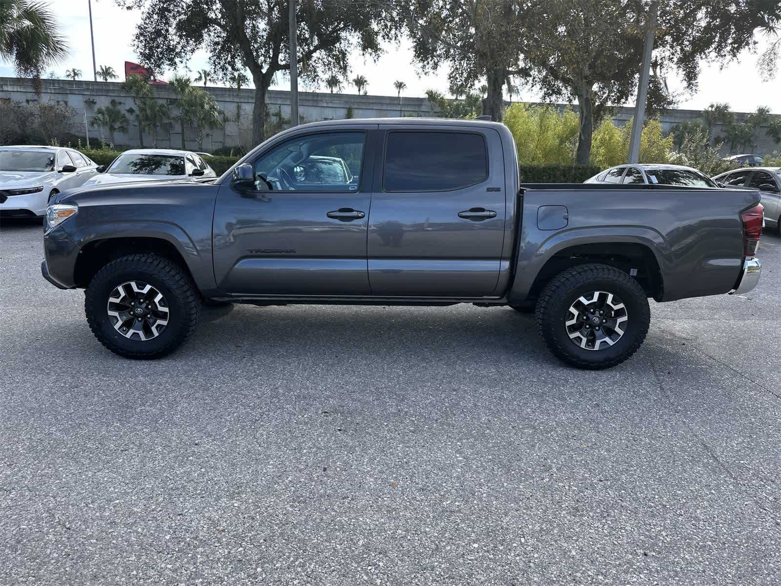 Thumbnail: 2021 Toyota Tacoma - 3