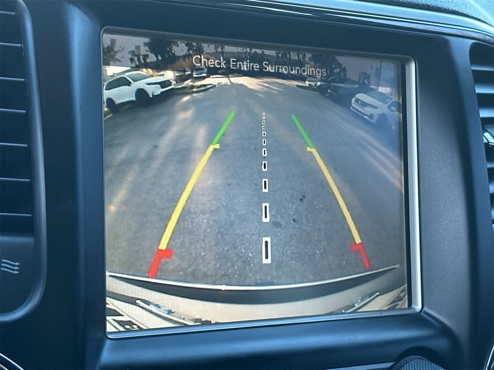 Thumbnail: 2014 Jeep Grand Cherokee - 19