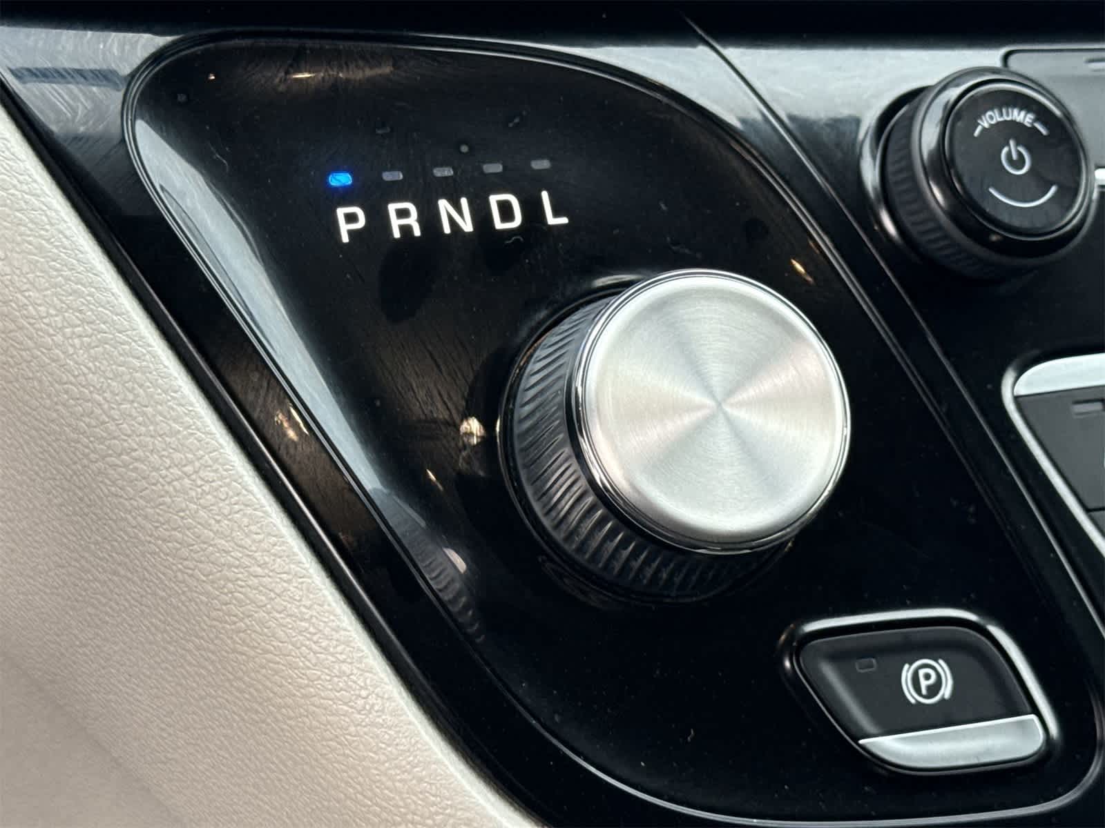 Thumbnail: 2022 Chrysler Voyager - 21