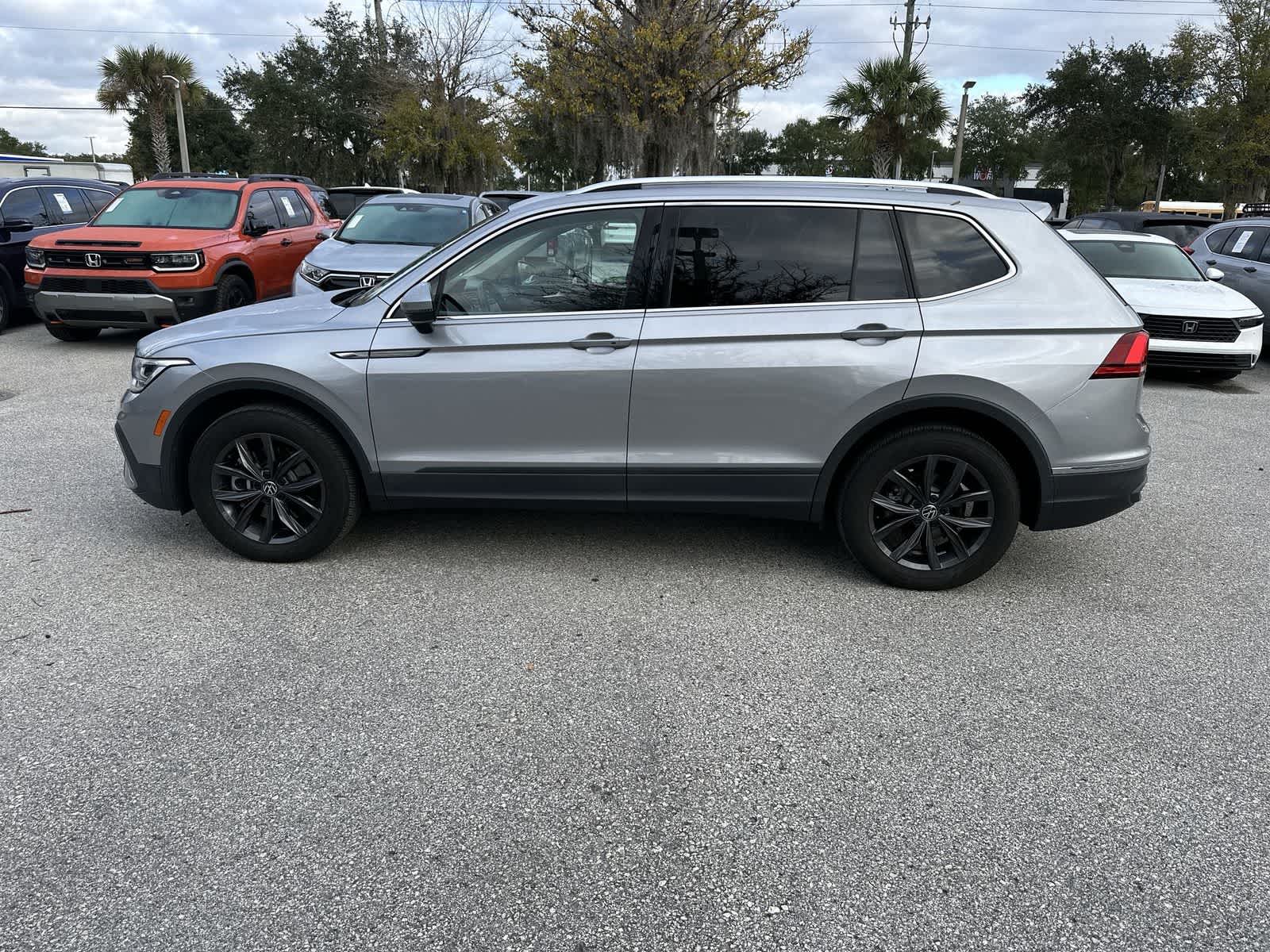 Thumbnail: 2022 Volkswagen Tiguan - 3